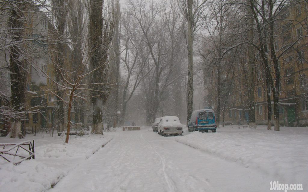 А вокруг зима