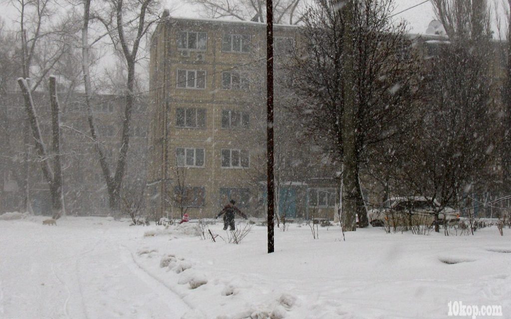 А вокруг зима