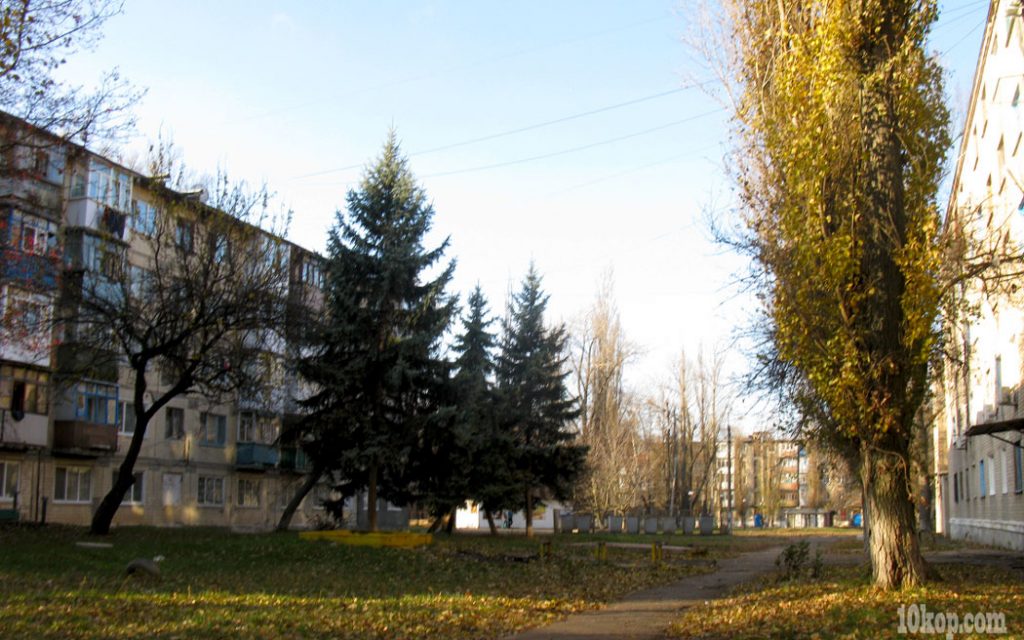 Авдеевка. Осенние дворы.