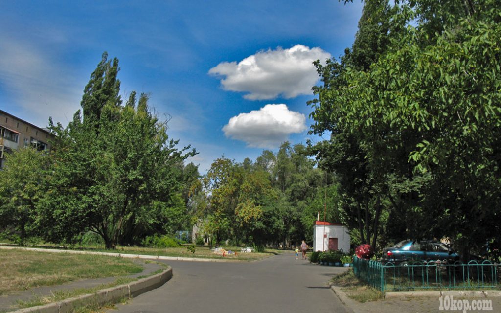 Плывут по небу облака