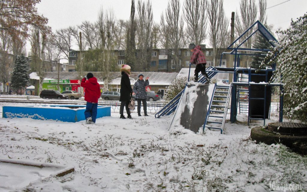 Пойдём по первому снегу бродить