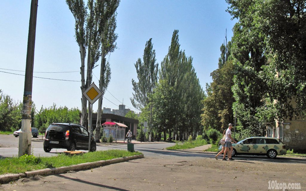 Улица Молодёжная.  Авдеевка.